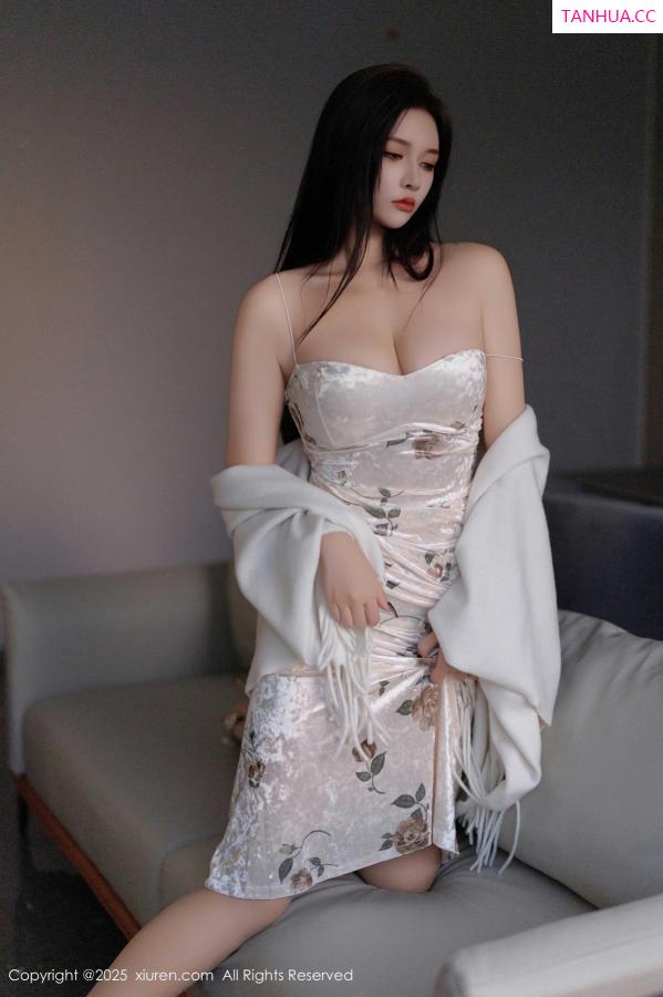 小娜比  [XiuRen]高清写真图 2025.02.18 No.9899 娜比 丝袜美腿第28张图片